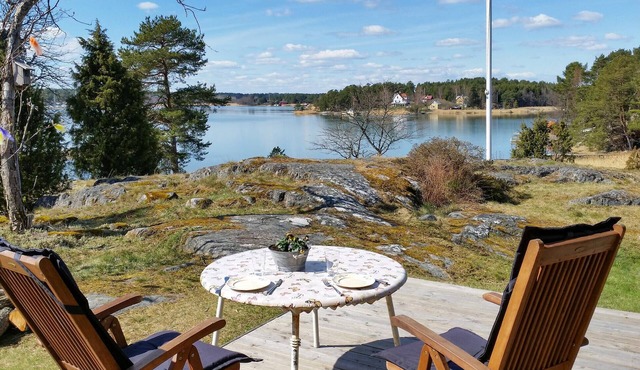 Gorgeous home in Vikbolandet with WiFi