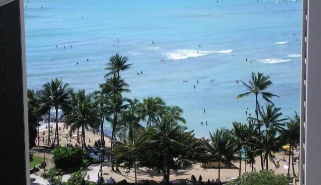 Great Ocean View/500 Ft to Waikiki Beach. Affordable one bedroom condo w/kitchen