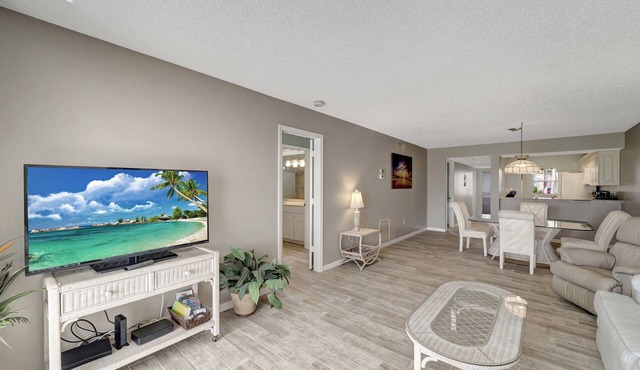 Ground unit Pool 10 Min to beach on golf course
