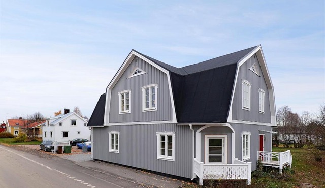 Guestly Homes - 4BR Charming Apartment