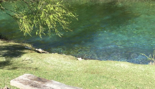Hawea River Retreat. Magnificent private location,walking track at our gate.