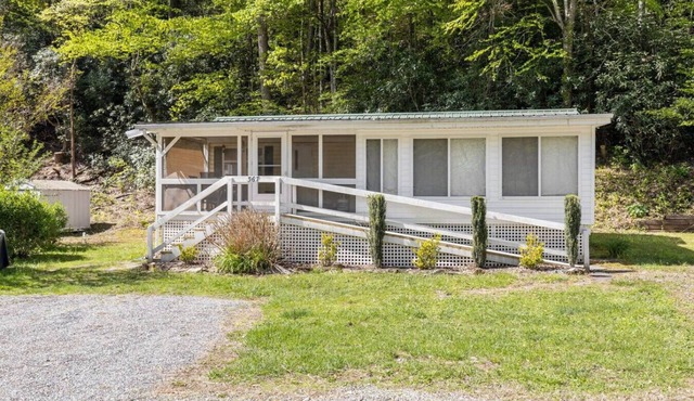Hidden River Gem, Mountain Views, Fishing, and Hiking