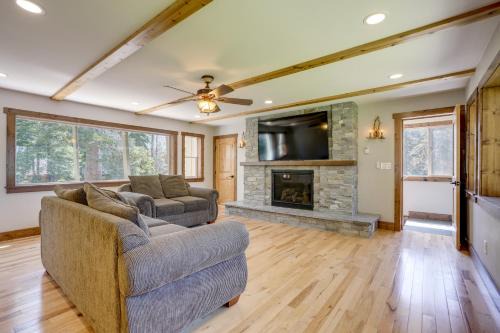 Hike, Ski & Explore! Spacious Home in Twin Bridges
