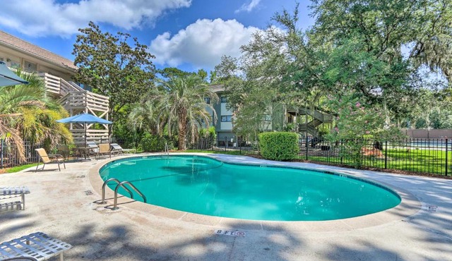 Hilton Head Island Condo with Community Pool!