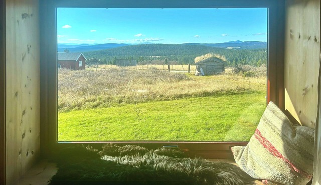 Historic log cabin with views of Rondane
