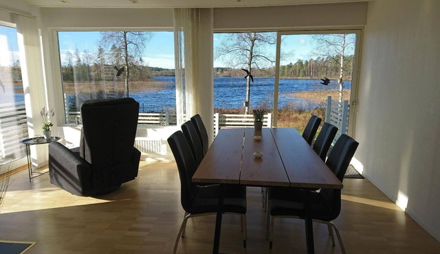 Holiday home directly on the lake