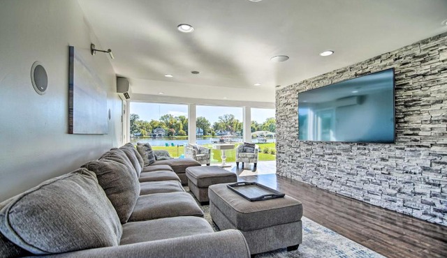Home on Fox River: Modern Decor Style!