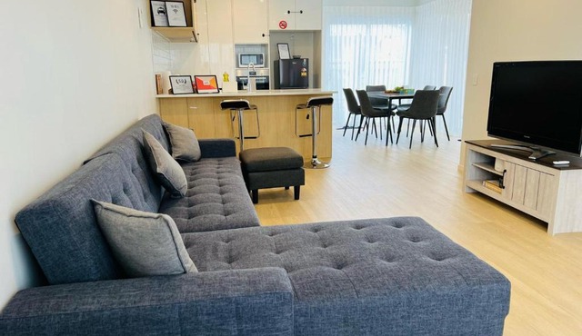 Hutt Central Modern 3-Bedroom,3- Bathroom House with Patio and Carpark- 15 Mins to Wellington CBD