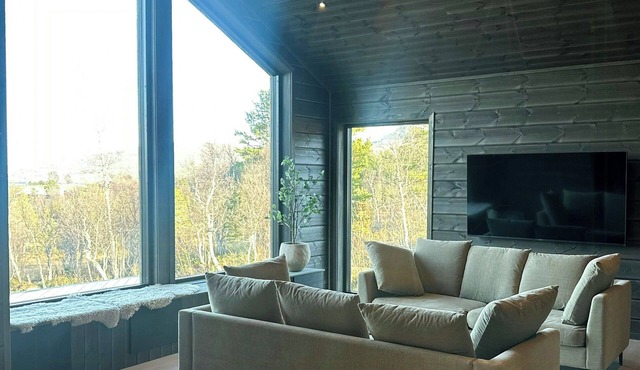 Idyllic cabin with panoramic mountain views