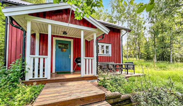 In this attractive cottage near the lake you can spend a relaxing vacation!
