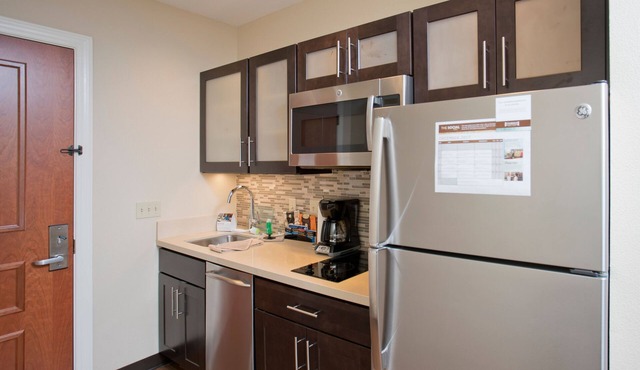 King Studio w/Full Kitchen | Free Breakfast + Gym