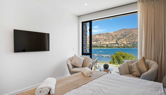 Lakefront Luxury Studio w/Hot Tub & Views