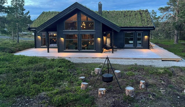 Large cabin near Hardangervidda with sunny veranda