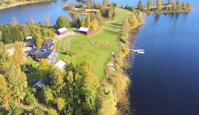 Lea - Holiday apartment with lake view & boat near Sundsvall