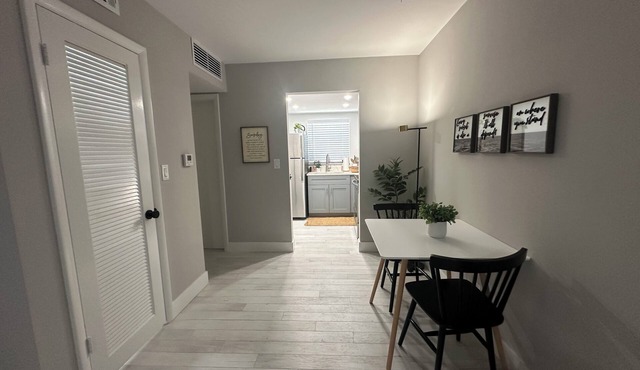 Like New - Studio Apartment with Separate Kitchen, Wifi & DirectTV