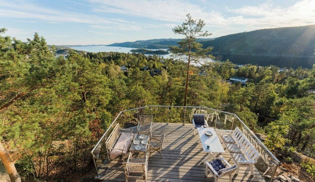 Live in treetops with fjord view