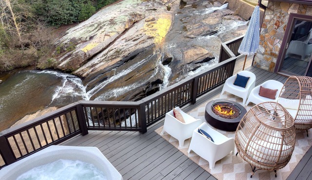 Lodge on the Waterfall!