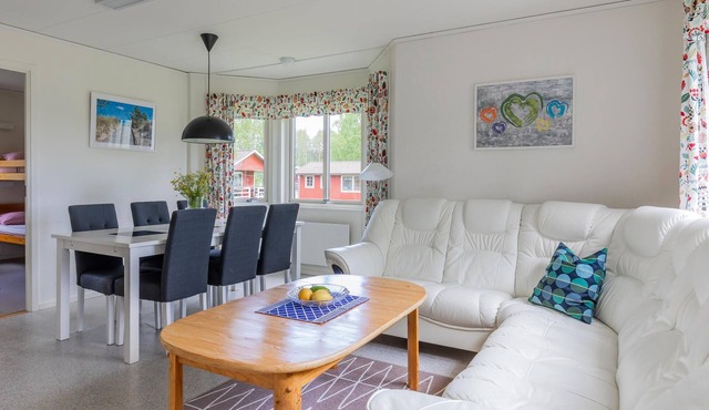 Lovely home in Byxelkrok with WiFi