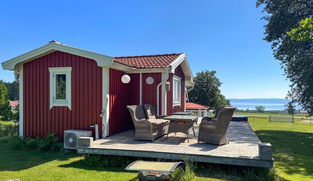 Lovely home in Habo with house sea view