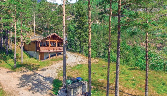Lovely home in Hjelledalen with sauna