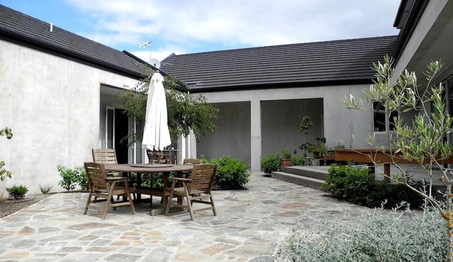Luxurious Accommodation with Spacious Grounds in Canterbury, South Island
