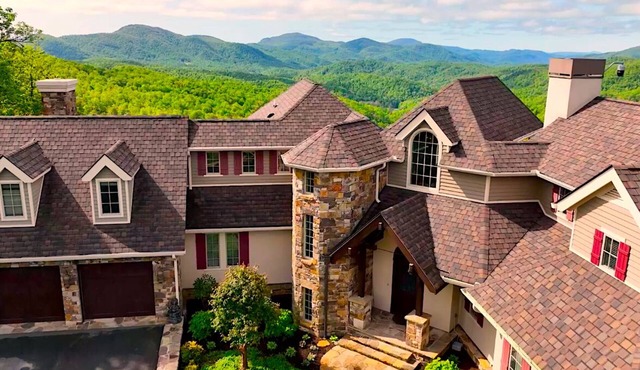 Luxury Mountaintop 2-Home Compound on 50 acres. Sleeps 28. Black Mtn/Asheville