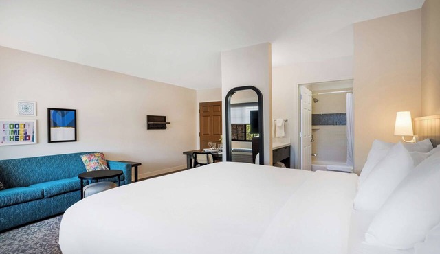 Make Your Trip More Enjoyable! Heated Outdoor Pool, Pets Are Welcome!