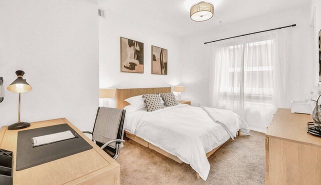 Modern 1 BR Loft + Balcony + Parking #TravelSGV