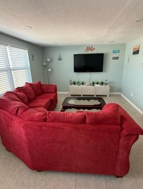 Modern 3BR Home in secure neighborhood with Free Parking & WiFi