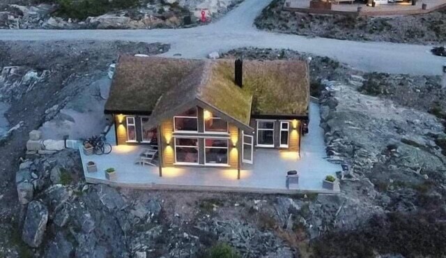 Modern cabin with a natural plot at Gautefall