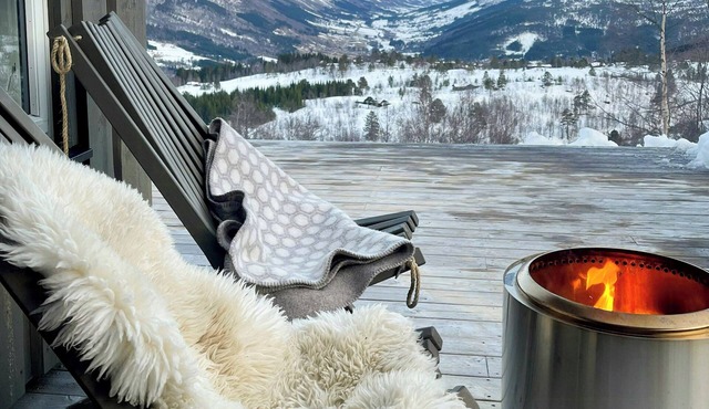 Modern cabin with jacuzzi in The Sunnmøre Alps