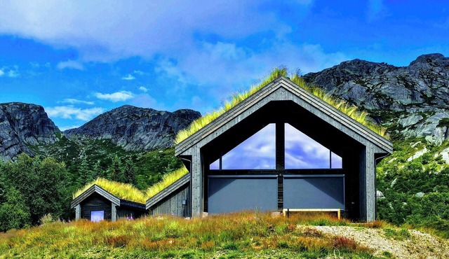 Modern cabin with ski-in/ski-out in Sirdal