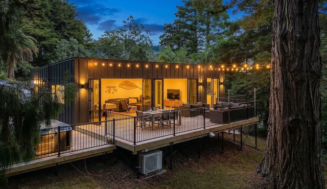 Modern Coastal Tree House - Whangamata Retreat