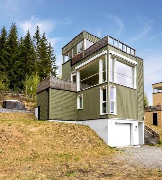 Modern, Family-Friendly Home Near a Beach on Lake Mjøsa