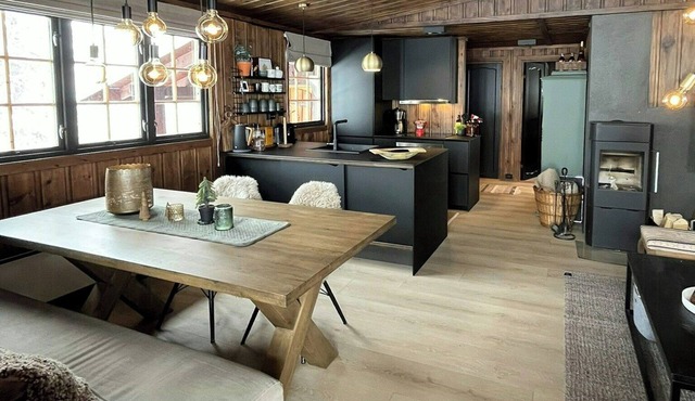 Modern mountain cabin with views over Slokovannet