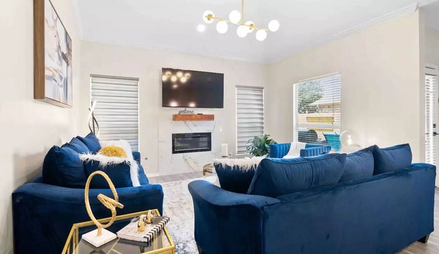 Modern Spacious 5BD Home W Hot Tub Katy TX