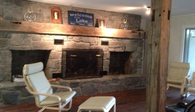 Modernized, open style, waterfront lakehouse! Sleeps up to 10! Great swimming!