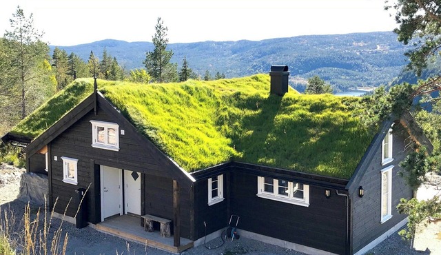 Mountain cabin with sauna and views in Gautefall