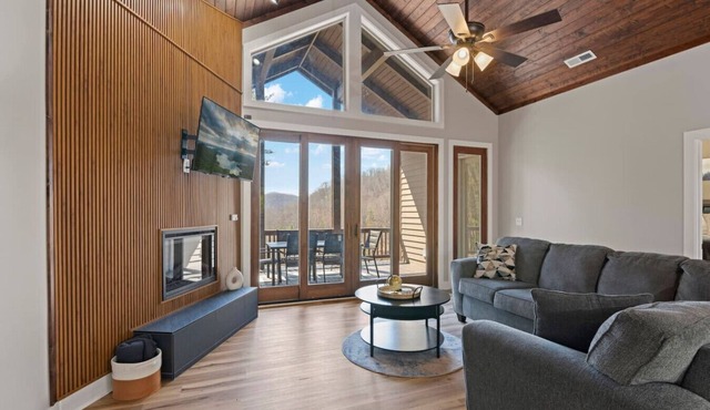Mountain Sanctuary, Balcony, View, and Grill!
