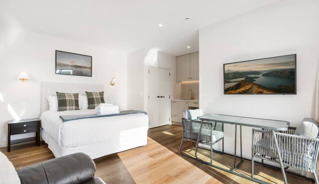 New Contemporary Studio Escape
