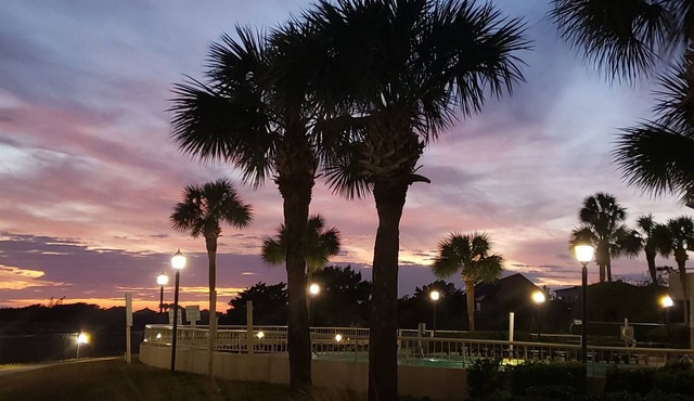 New Listing! 7th Floor Oceanfront & Center + Beach Locker! Book Now!