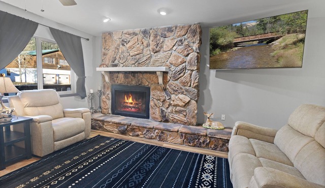 New Listing! Updated Townhouse "Heavenly Hideout", In Town, Mountain Views, Near River, WIFI