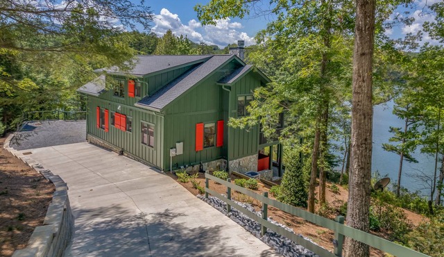 New Spacious Perfect Lake House -11 miles to TIEC