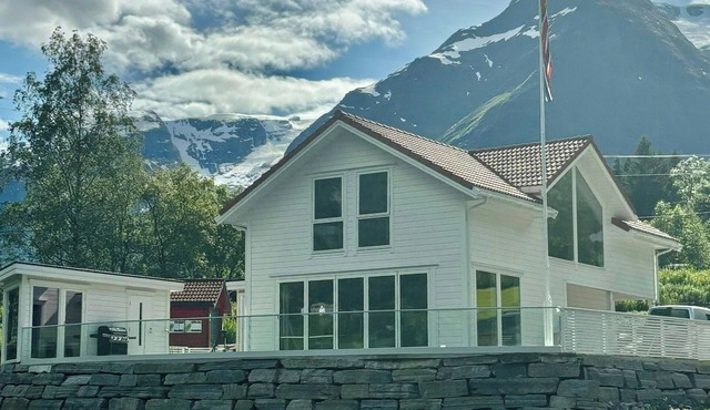 Newly built cabin with sauna by Oldevatnet