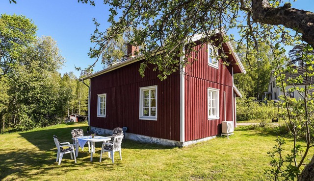 Nice home in Munkedal with lake view