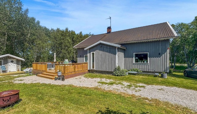 Nice home in Strömstad with WiFi