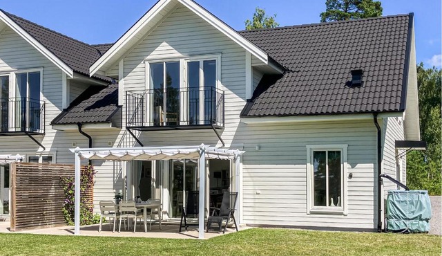 Nice Home In Västervik With Lake View