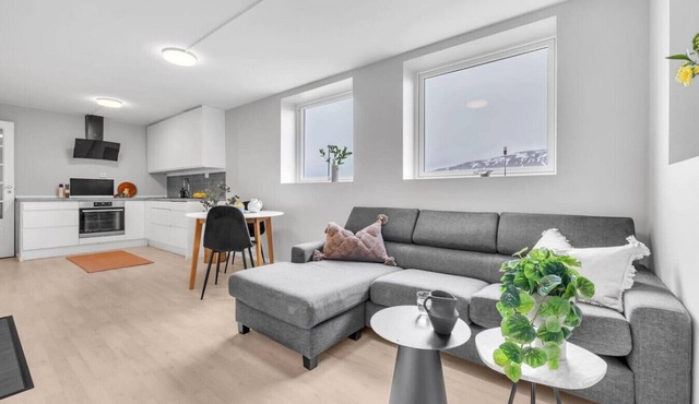 Northstay - Tromsø Aurora & Mountain View Apartment