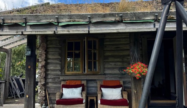 Norwegian Idyll - Authentic stay in a Log Cabin