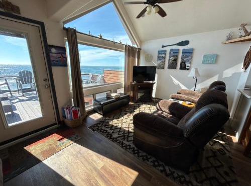 Ocean Front Cabin 14 w Jacuzzi & Gorgeous Views